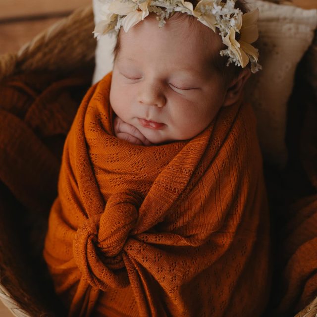 Couleurs d’automne 🍂 pour Camille 🧡 
-
Il me reste des disponibilités pour le mois de novembre au studio ! Les séances ont lieu dans mon studio basé sur Locon (62400) situé entre Lille et Béthune. 
-
Https://marineszczepaniak.com/contact pour réserver votre séance dans les 15 premiers jours de vie de bébé !