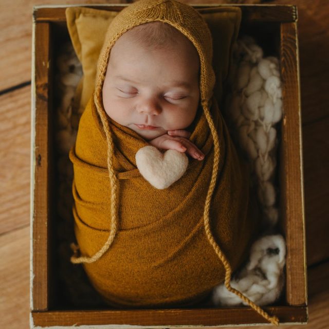 Le froid arrive ❄️ les petits bonnets sont de sortie au studio 🤍✨ 
-
Pensez à réserver votre séance pour début 2026 : https://marineszczepaniak.com/contact