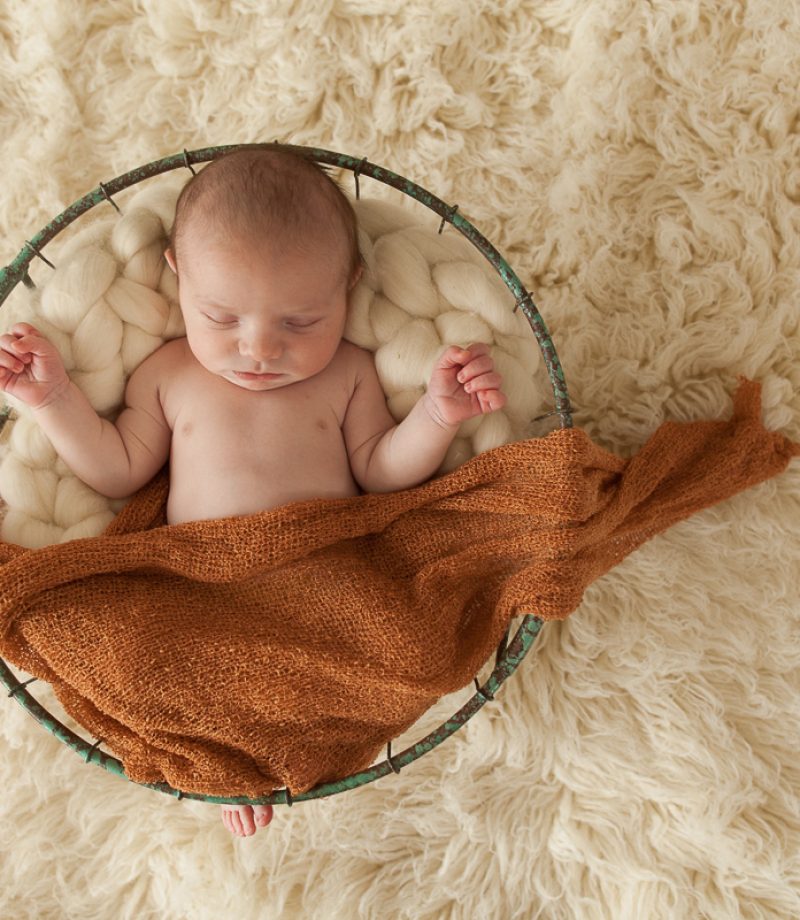 Photographe-naissance-béthune-photo-en-studio-nouveau-né-bébé-marine-szczepaniak-séance-avec-charlie-34