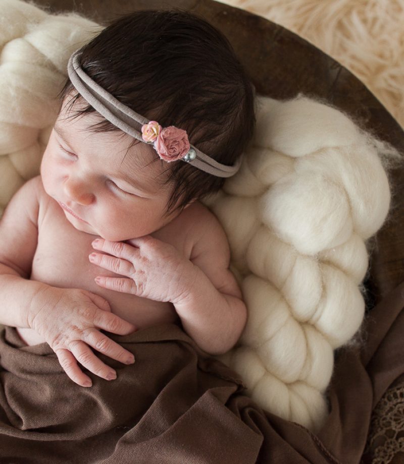 Photographe-naissance-nord-pas-de-calais-nouveau-né-bébé-studio-photo-marine-szczepaniak-séance-au-studio-14