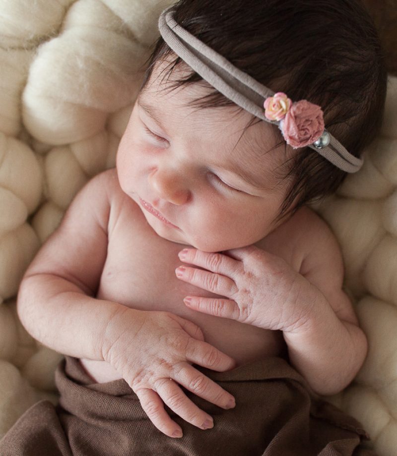 Photographe-naissance-nord-pas-de-calais-nouveau-né-bébé-studio-photo-marine-szczepaniak-séance-au-studio-15