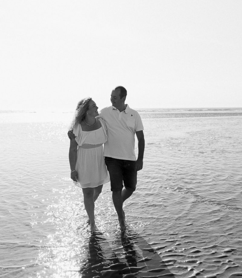 Séance-engagement-à-la-plage-en-bord-de-mer-à-Hardelot-Marine-Szczepaniak-photographe-mariage-nord-pas-de-calais-01