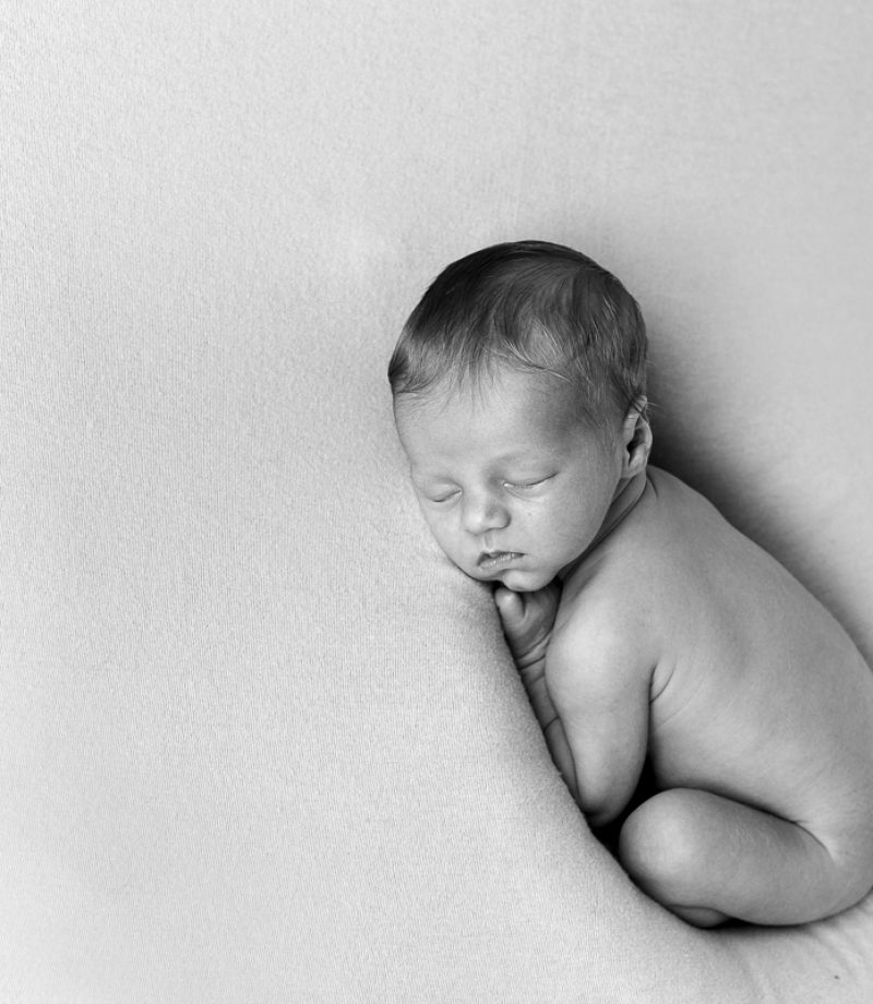 Seance-naissance-au-studio-photo-bethune-mael-bebe-posing-marine-szczepaniak-47