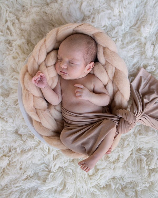 seance-photo-naissance-a-bethune-avec-corentin-marine-szczepaniak-photographe-naissance-bebe-nouveau-ne-pas-de-calais