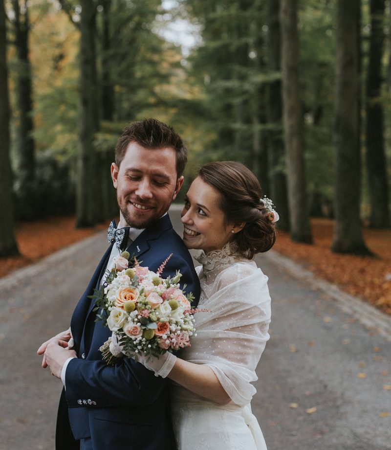 mariage-en-automne-couleurs-orangees-chateau-du-biez-marine-szczepaniak-photographe-mariage-engagement-couple-nord-pas-de-calais