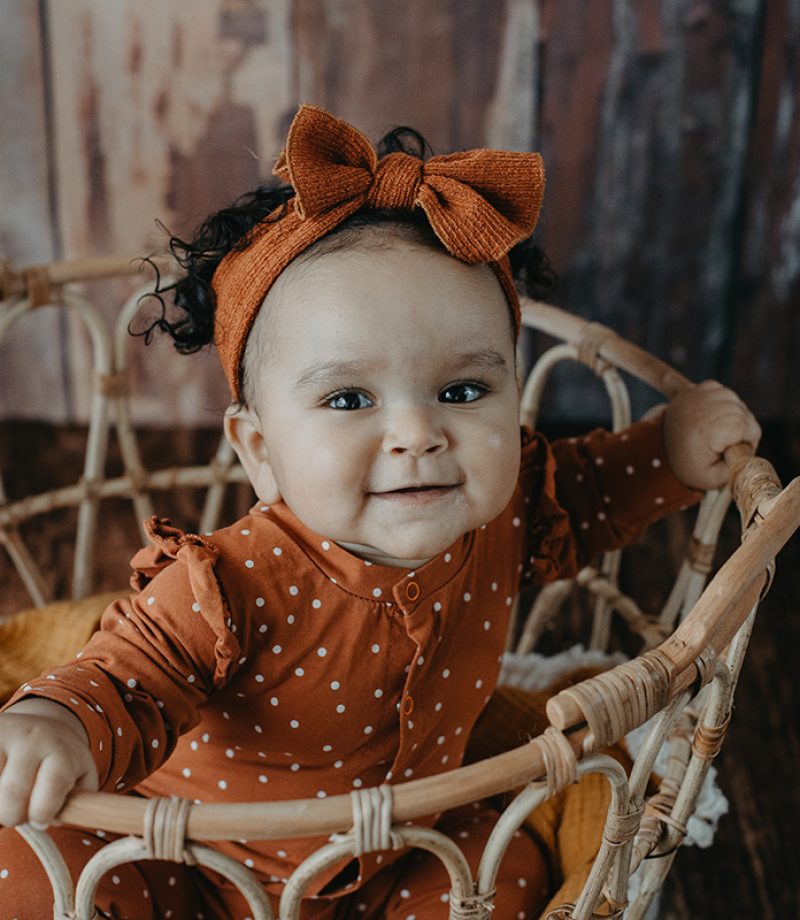 seance-bebe-assis-6-12-mois-enfant-studio-photo-boheme-vintage-rotin-marine-szczepaniak-photographe-bebe-enfant-sitter-nord-pas-de-calais-010