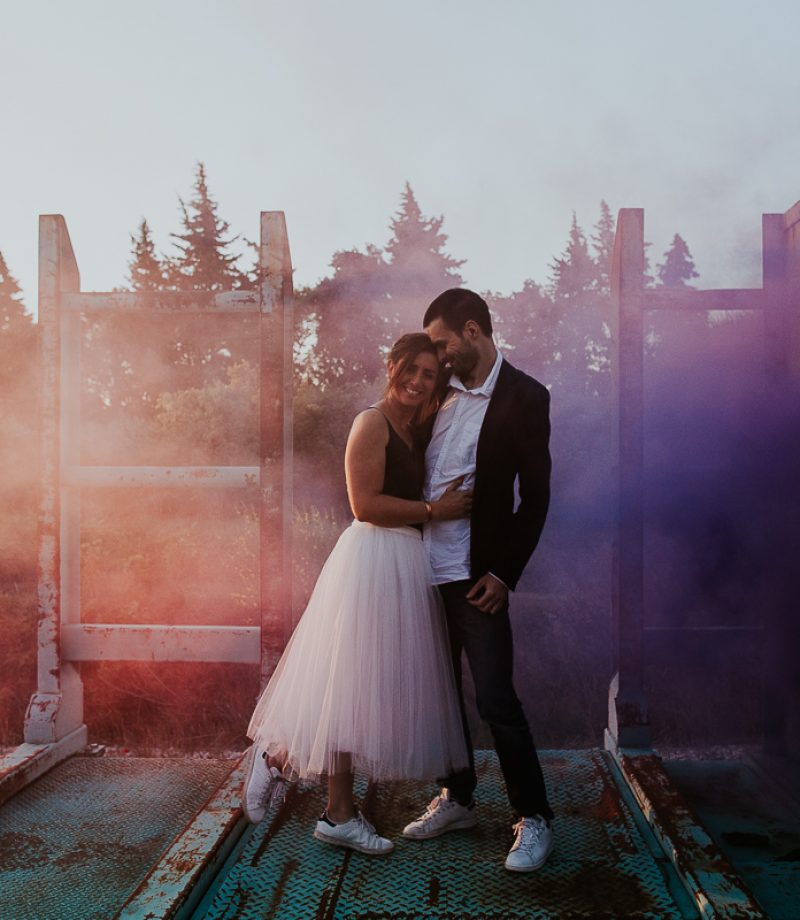 seance-couple-provence-les-alpilles-fumigenes-marine-szczepaniak-photographe-mariage-nord-pas-de-calais-lille-paris-57
