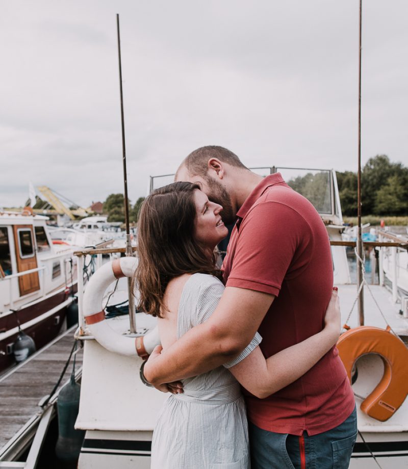 seance-engagement-port-fluvial-deulemont-seance-photo-couple-marine-szczepaniak-photographe-mariage-pas-de-calais-lille-nord-10