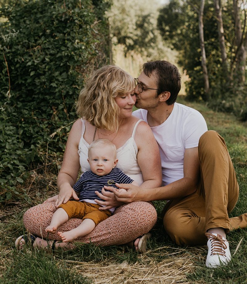 seance-famille-champetre-golden-hour-pas-de-calais-bethune-photographe-mariage-hauts-de-france-marine-szczepaniak-006