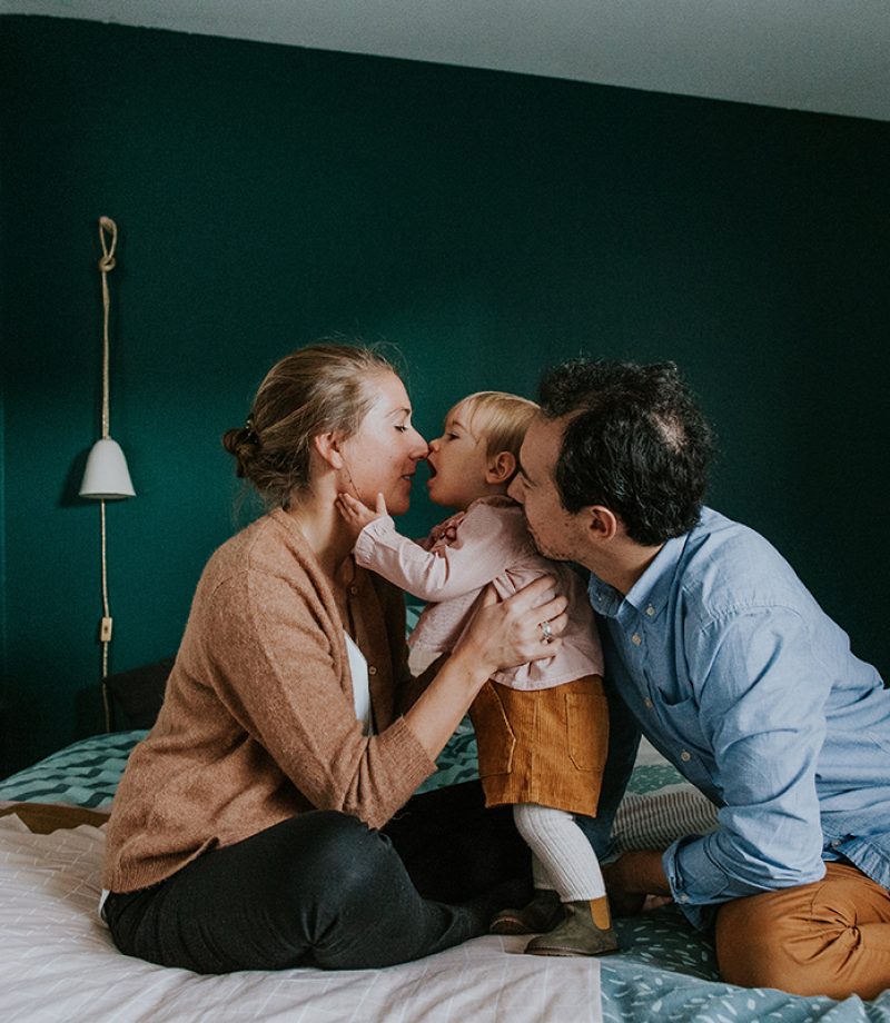 seance-famille-lille-citadelle-automne-cocooning-maison-allaitement-marine-szczepaniak-photographe-lifestyle-moments-famille-09