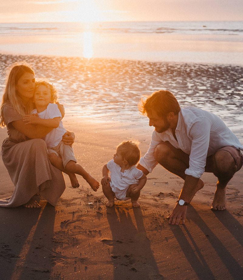 seance-famille-plage-golden-hour-cote-d-opale-lifestyle-marine-szczepaniak-photographe-pas-de-calais-020