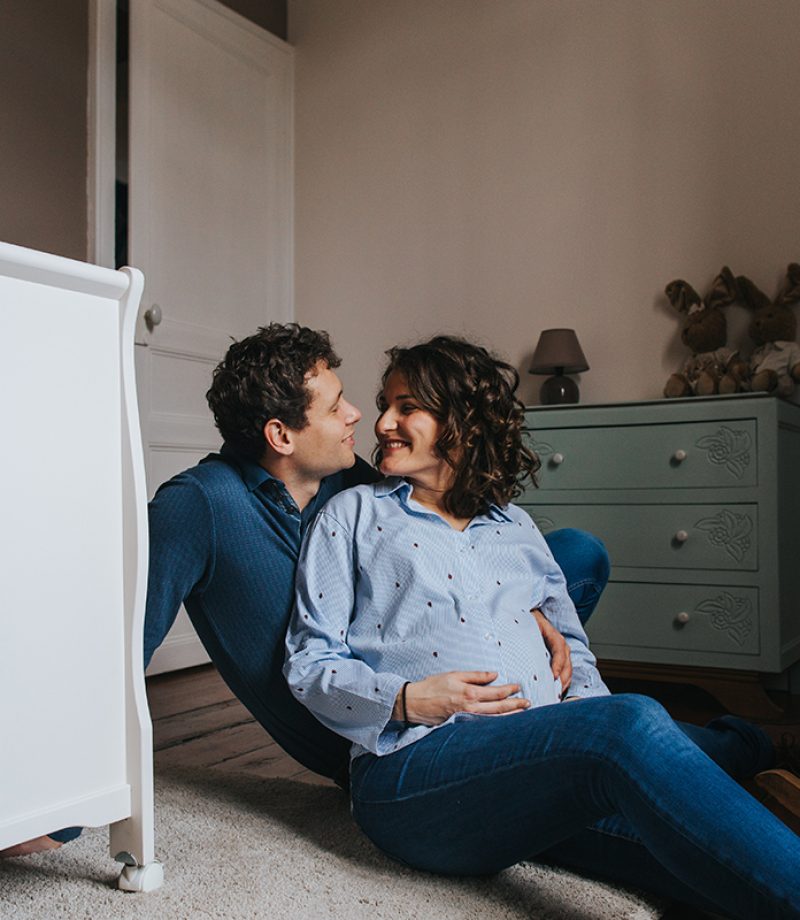 seance-grossesse-maternite-montreuil-sur-mer-a-domicile-intime-marine-szczepaniak-photographe-pas-de-calais-lifestyle-0010