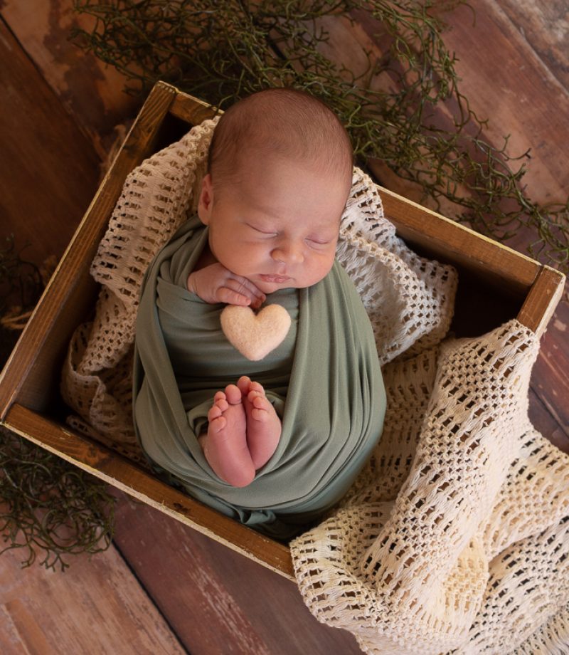 seance-naissance-bebe-garcon-nouveau-ne-studio-photo-locon-bethune-lille-photographe-maternite-nord-pas-de-calais-23