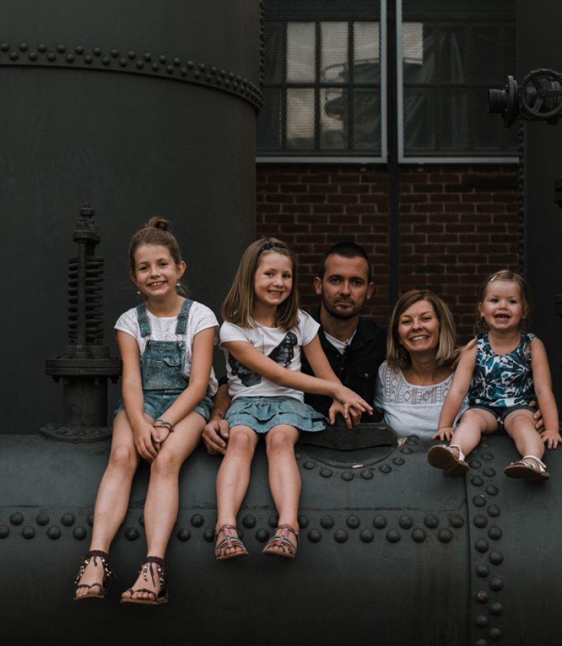 seance-photo-famille-lifestyle-oignies-9-9-bis-terril-golden-hour-industriel-marine-szczepaniak-photographe-lille-lens-bethune-40